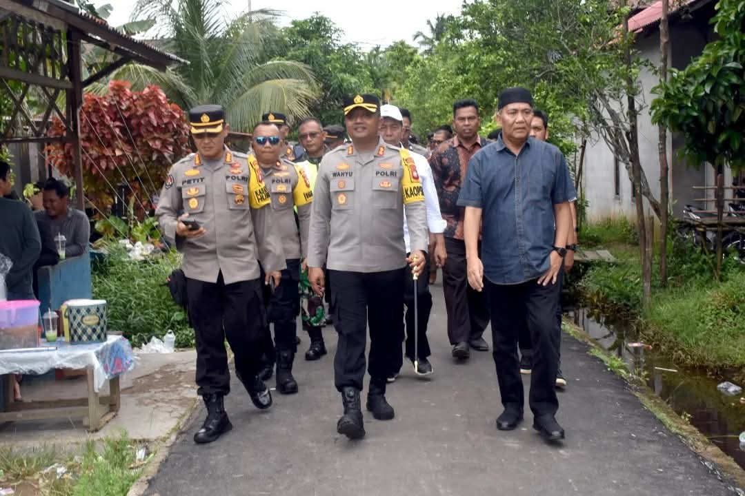 Pj Bupati Kubu Raya tinjau dua TPS bersama Jajaran Prokopimda, Kapolres, Dandim, Polda Kalbar, KPU, Bawaslu, Camat.