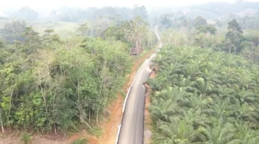 Salah satu ruas jalan yang sudah dibangun Pemkab Sekadau