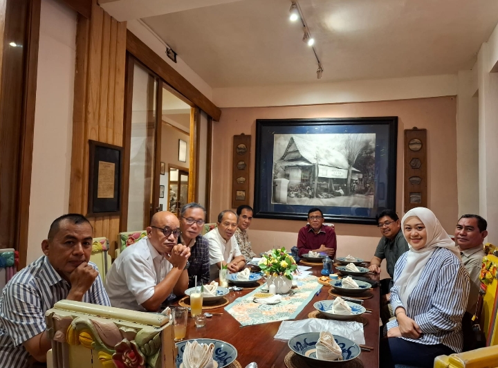 Pertemuan jajaran PWI Pusat dengan perwakilan Pemerintah Provinsi Kalsel di Kebon Sirih, Jakarta Pusat, Senin (18/11) malam.