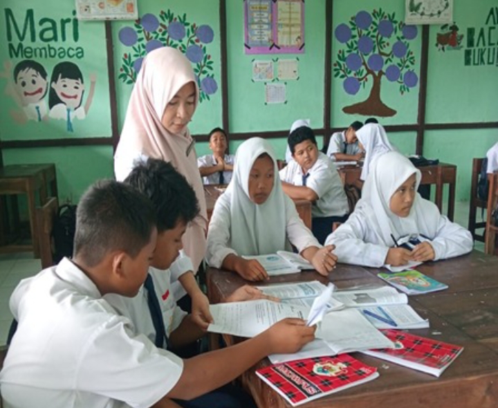 Siswa SMPN 10 Pontianak saat mengikuti penguatan numerasi