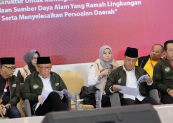 Midji-Didi Tampil Elegan dengan Jaket Bomber Milenial di Debat Publik Kedua Pilgub Kalbar 2024