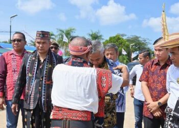Bupati Martin Buka Pentas Seni Budaya Flobamora
