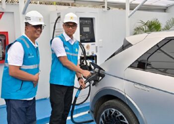 Tinjau SPKLU Bandung, Dirut PLN Pastikan Seluruh Infratruktur EV Siap Layani Masyarakat 24 Jam