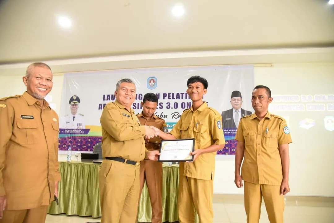 Sekda Kubu Raya resmikan Aplikasi Sipades atau Sistem Pengelolaan Aset Desa yang dibuat Kementerian Dalam Negeri pada Senin (2/12/2024) di Aula Kepong Bakol DPMD, Kecamatan Sungai Raya.