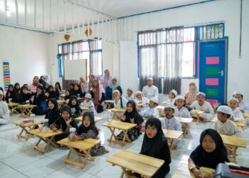 Srikandi Sahabat Anak Berbagi Kebahagiaan di TPA Al-Muhajrin