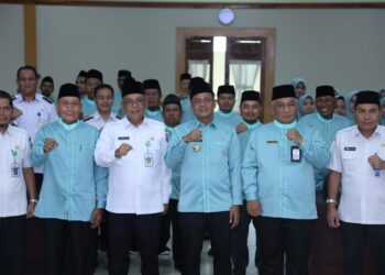 Caption Foto : Pj Wali Kota Pontianak Edi Suryanto sebelum melepas keberangkatan kafilah MTQ Kota Pontianak untuk mengikuti MTQ Tingkat Provinsi Kalbar.