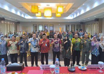 Caption Foto : Foto bersama peserta rapat pembahasan Evaluasi Gubernur Kalbar atas Rancangan APBD Kota Pontianak Tahun Anggaran 2025.