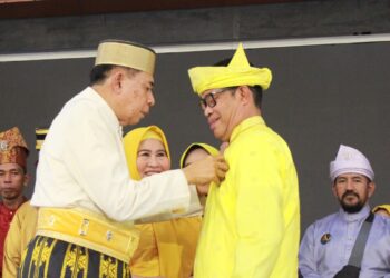 Raja Matan Tanjungpura, Pangeran Ratu Kertanegara Gusti Kamboja saat dikukuhkan sebagai Ketua DPD Forum Silaturahmi Keraton Nusantara. foto : Deny W. Hendrata