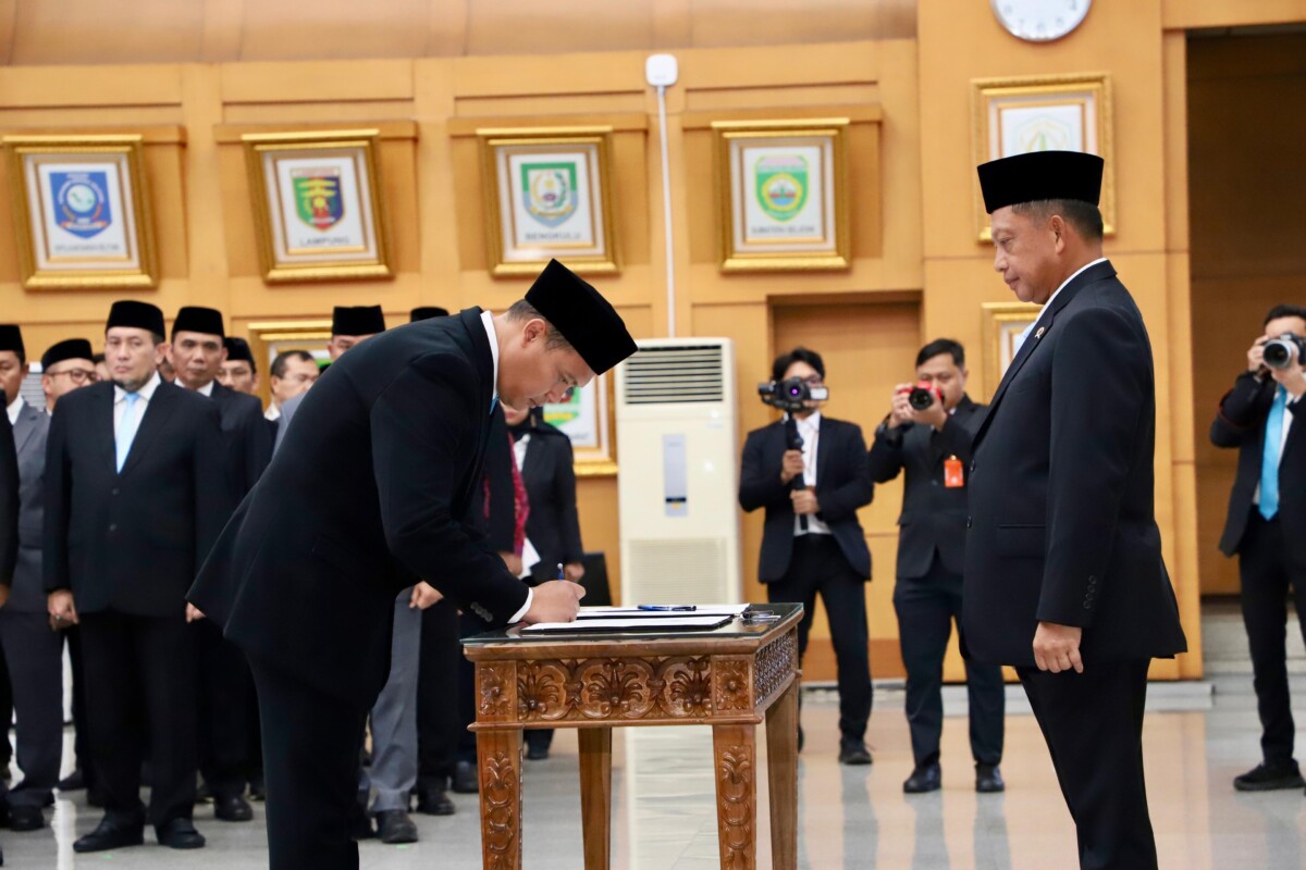 Menteri Dalam Negeri (Mendagri) Muhammad Tito Karnavian resmi melantik 17 pejabat pimpinan tinggi pratama di lingkungan Kementerian Dalam Negeri (Kemendagri).