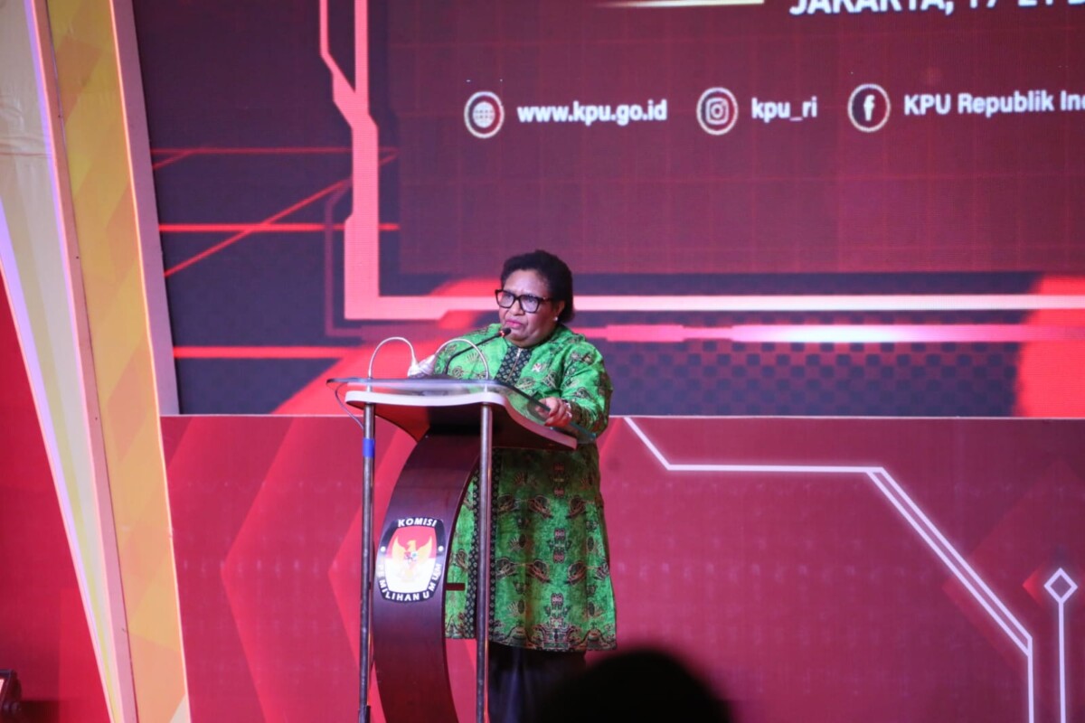 Wakil Menteri Dalam Negeri (Wamendagri) Ribka Haluk mengapresiasi kinerja Komisi Pemilihan Umum (KPU) dan Badan Pengawas Pemilu (Bawaslu) dalam menyukseskan Pemilu 2024, baik di pusat maupun daerah, di Hotel Ritz Carlton Mega Kuningan, Jakarta, Jumat (20/12/2024).