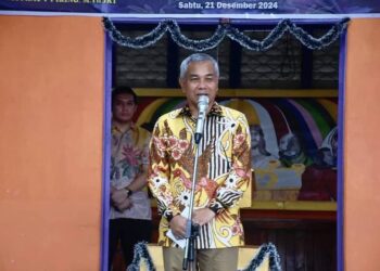 Caption: Bupati Martin menyampaikan sambutan di acara ibadah Natal bersama WBP. Foto: Prokopim Pemkab Ketapang.