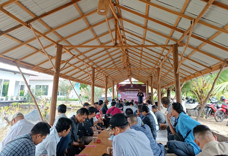 Caption: Pelaksanaan FGD yang digelar KPU bersama awak media Ketapang, Selasa (21/05/2025). Foto: Abdul Salim / JURNALIS.co.id