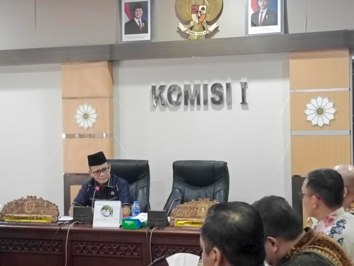 Komisi Informasi (KI) Provinsi Kalimantan Barat menghadiri rapat kerja bersama Komisi I DPRD Provinsi Kalbar pada Kamis (16/1).