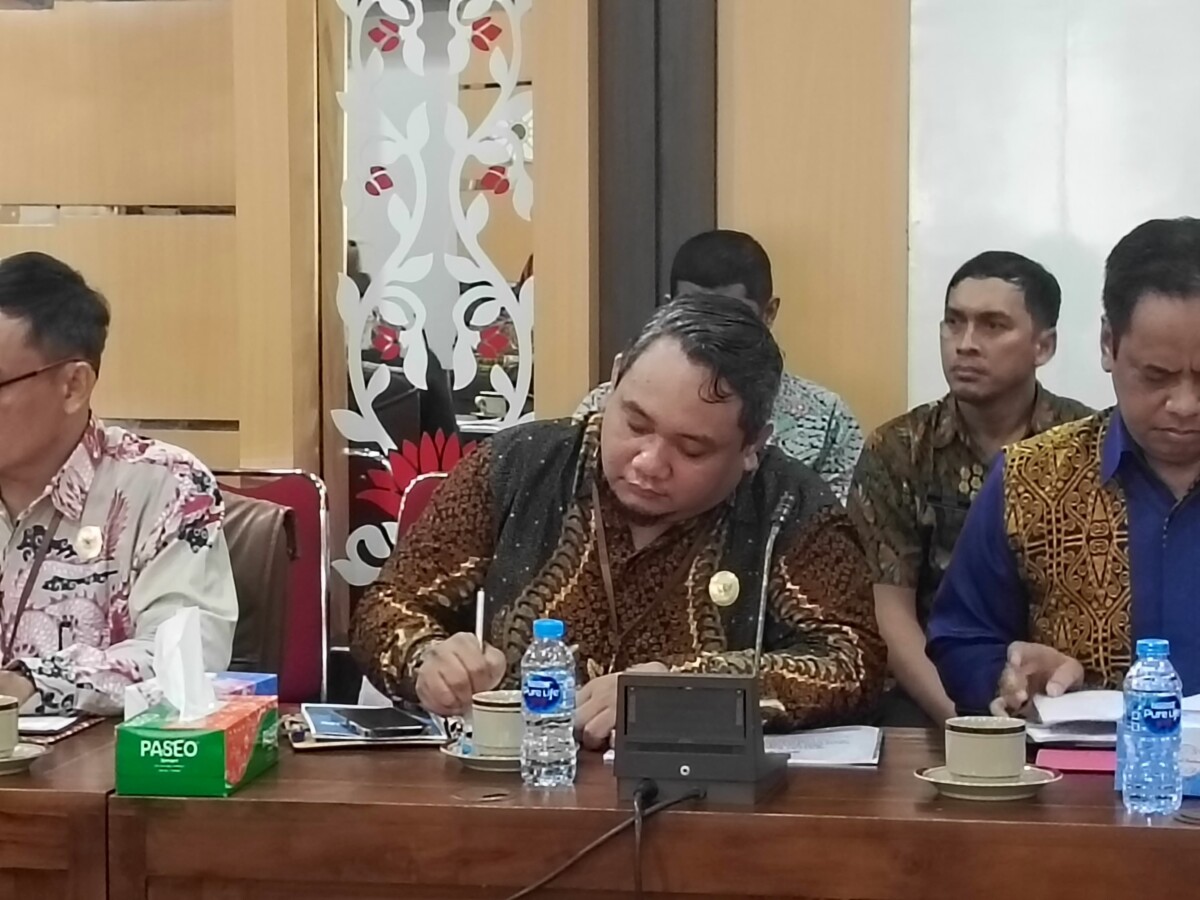 
Komisi Informasi (KI) Provinsi Kalimantan Barat menghadiri rapat kerja bersama Komisi I DPRD Provinsi Kalbar pada Kamis (16/1).