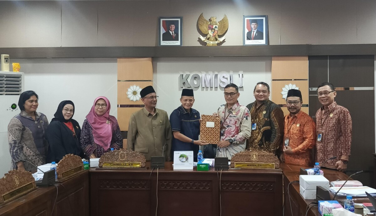 
Komisi Informasi (KI) Provinsi Kalimantan Barat menghadiri rapat kerja bersama Komisi I DPRD Provinsi Kalbar pada Kamis (16/1).