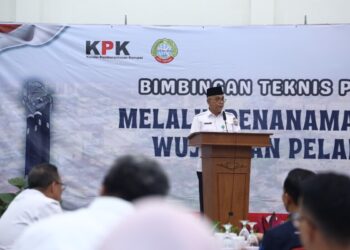 Caption Foto : Sekretaris Daerah Kota Pontianak Amirullah membuka bimtek Dunia Usaha Antikorupsi di Aula Rumah Jabatan Wali Kota.