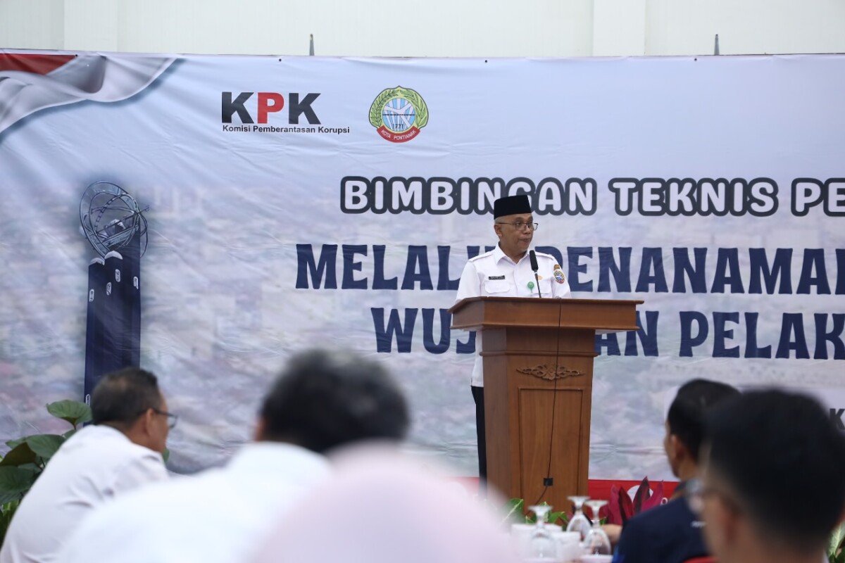 Caption Foto : Sekretaris Daerah Kota Pontianak Amirullah membuka bimtek Dunia Usaha Antikorupsi di Aula Rumah Jabatan Wali Kota.