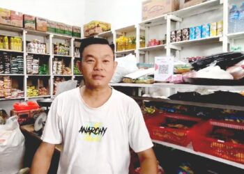 Umar pedagang sembako dari Setapuk Kecil, Singkawang Utara