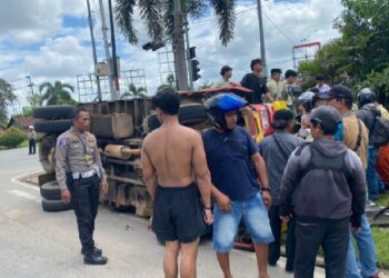 Truk Rem Blong Tabrak Tiga Motor di Kubu Raya, Dua Korban Luka Serius