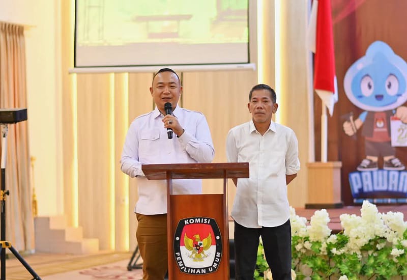 Caption: Bupati dan Wakil Bupati Terpilih, Alex - Jamhuri menyampaikan sambutan usai penetapan KPU. Foto: Istimewa.