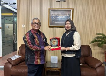 Kepala Perwakilan BPKP Provinsi Kalimantan Barat, Rudy M. Harahap dan Kepala Otoritas Jasa Keuangan (OJK) Kalimantantan Barat, Rochma Hidayati.