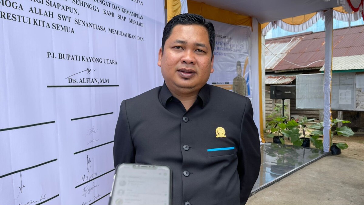 Anggota DPRD sekaligus ketua komisi 1 Syaiful Hartadin seusai menandatangani deklarasi Open Defecation Free (ODF),