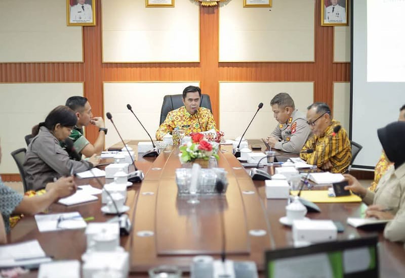 Caption: Proses rapat persiapan makan gizi gratis di Ketapang, Kamis (16/01/2025). Foto: Ketapang Media.