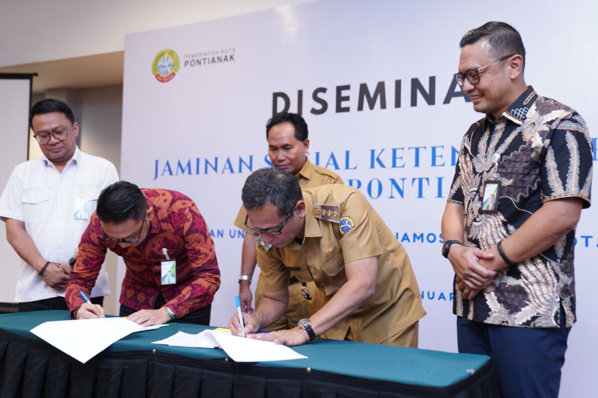 Caption Foto : Penandatanganan nota kesepakatan antara Pemkot Pontianak dan BPJS Ketenagakerjaan.