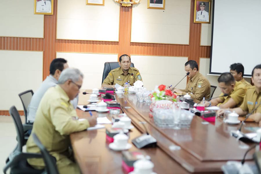 Caption: Rakor penanganan darurat jalan rusak yang dilaksanakan Pemkab Ketapang, Selasa (21/01/2025). Foto: Prokopim Pemkab Ketapang.