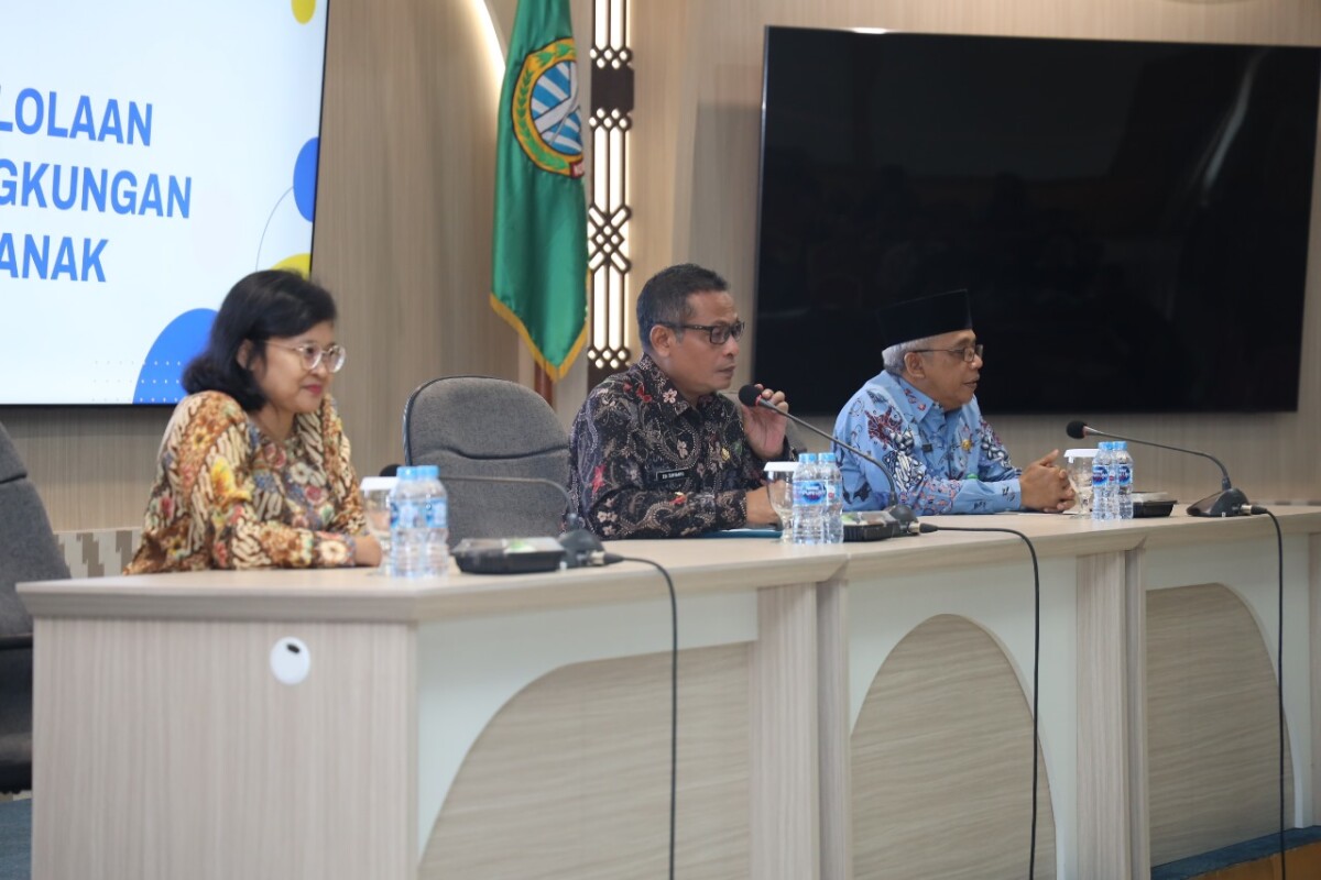 Caption Foto Pj Wali Kota Pontianak Edi Suryanto saat membuka rakor Pengelolaan Barang Milik Daerah di Aula SSA Kantor Wali Kota.