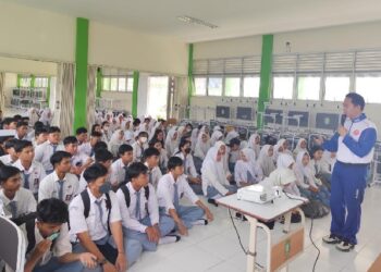 Astra Motor Kalbar Bersama Gen Z Peduli #Cari_aman di SMAN 12 Pontianak