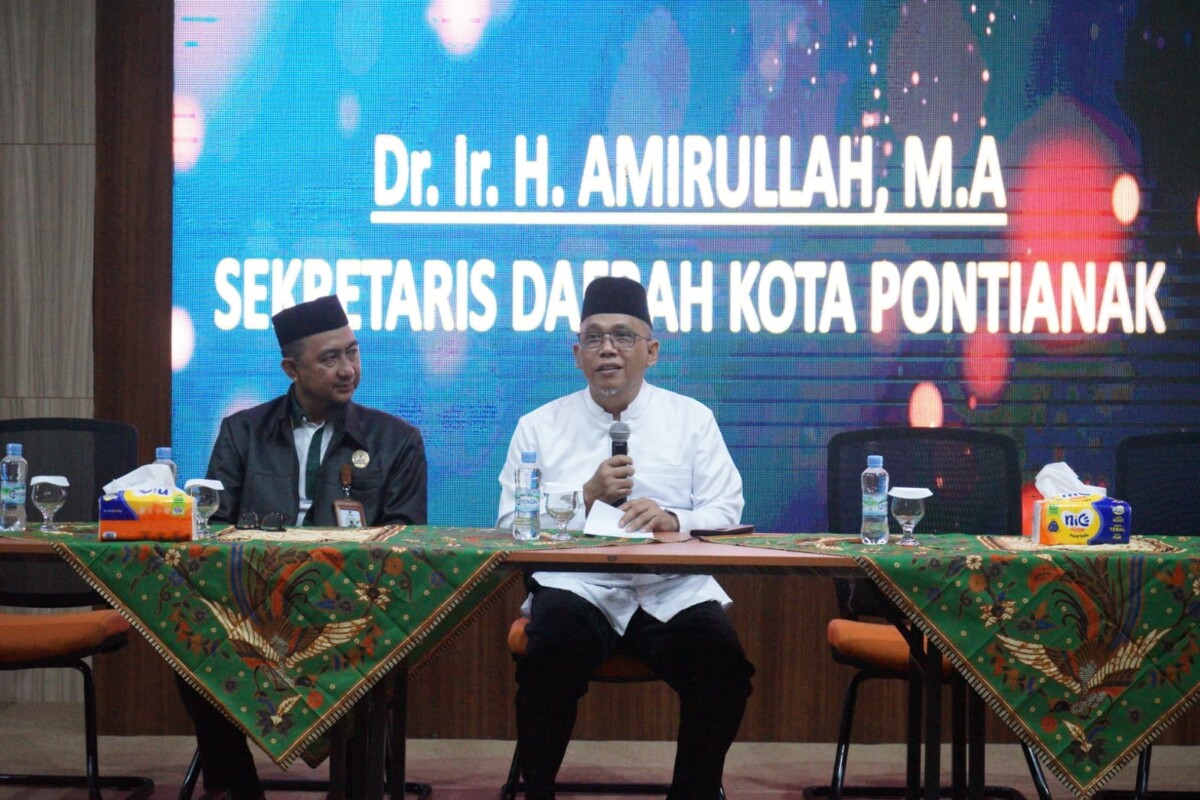 Caption Foto : Sekretaris Daerah Kota Pontianak Amirullah membuka Rakorda UPZ Masjid dan Surau se-Kota Pontianak yang digelas oleh Baznas Kota Pontianak.