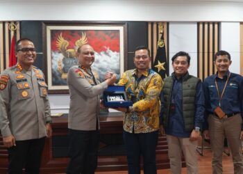 General Manager PLN (UIP KLB), Johar Wijaya, melakukan pertemuan koordinasi dengan Kepala Kepolisian Daerah Kalimantan Barat (POLDA Kalbar pada Selasa, 25 Februari 2025, di Kantor POLDA Kalbar.