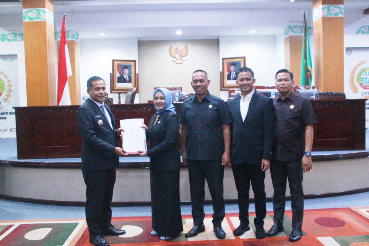 Caption Foto : DPRD Kota Pontianak menyampaikan usulan Raperda tentang Percepatan Penanggulangan Tuberkulosis.