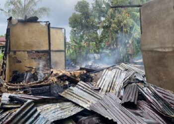 Sebuah Rumah Warga di Komplek Gemilang Hoki Land Ludes Terbakar