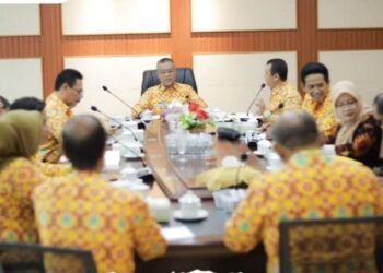 Rakor terkait pemantauan harga dan ketersedian bahan pokok selama Ramadan dan Idul Fitri. Foto: Prokopim Pemkab Ketapang.