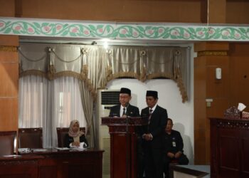 Wali Kota Pontianak Edi Rusdi Kamtono didampingi Wakil Wali Kota Pontianak Bahasan, menyampaikan pidato Visi Misi Kota Pontianak 2025-2030 di Ruang Rapat Paripurna DPRD Kota Pontianak.