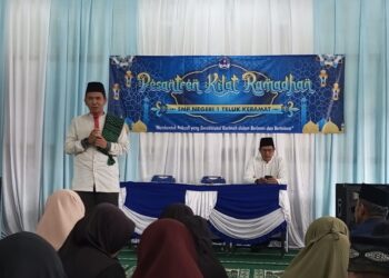 SMPN 1 Teluk Keramat mengadakan pesantren kilat bersama KETUA MUI KAB SAMBAS dalam rangka mengisi bulan suci Ramadhan 1446 H/2025 M.