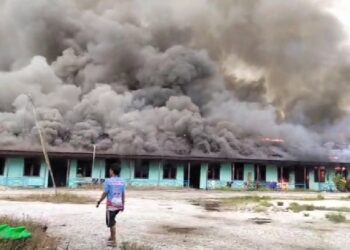 Rumah Betang 20 Pintu di Perbatasan Indonesia – Malaysia Terbakar, 78 Jiwa Kehilangan Tempat Tinggal