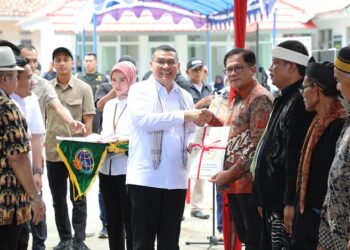 Serahkan 1.641 Sertifikat Redistribusi Tanah di Kabupaten Majalengka, Wamen Ossy: Komitmen Negara Wujudkan Keadilan dan Kesejahteraan Rakyat