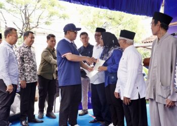 Serahkan Sertifikat Masyarakat Kampung Nelayan Muara Angke, Menteri Nusron: Sudah Memiliki Kekuatan Hukum yang Kuat