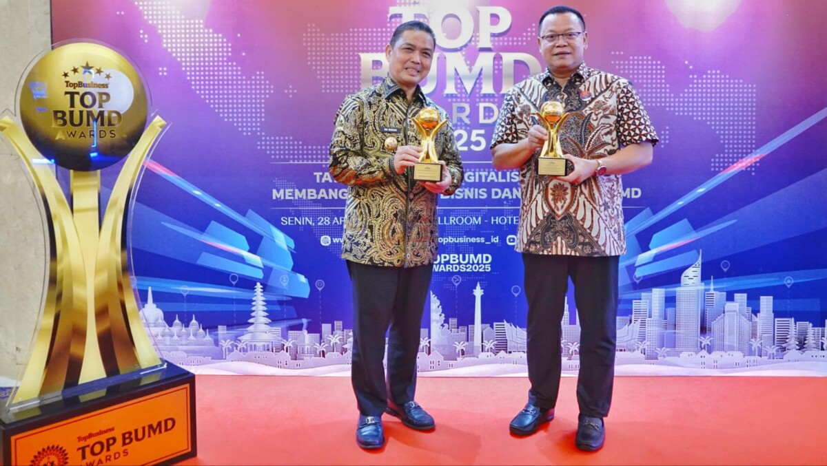 Ria Norsan dan Rokidi Dianugerahi Penghargaan Bergengsi dari TOP BUMD Awards 2025