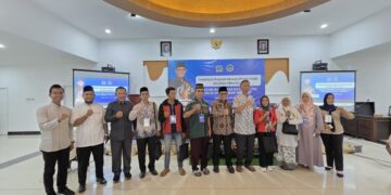Alifudin bersama peserta sosialisasi Program Makan Bergizi Gratis. Di hotel Mahkota Sukadana. Selasa (29/4/2025). Foto: Bakri/Jurnalis.co.id