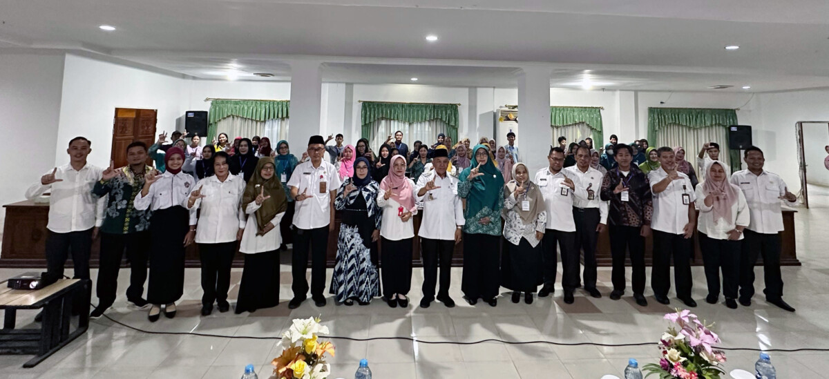 Moment Bersama Wakil Bupati Mempawah dan Kepala Dipussi KAbupaten Mempawah besrta Panoita dan peserta Baimtek Ke penulisan Berbasis Konten Budaya Lokal