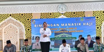 Bupati Mempawah Erlia saat membuka acara Manasik Haji di MAsjid Agung Al-Falah Mempawah