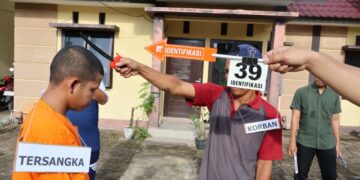 Rekonstruksi kasus perkelahian maut antara dua pemuda yang terjadi di Desa Sungai Rengas, Kecamatan Sungai Kakap, Kabupaten Kubu Raya.