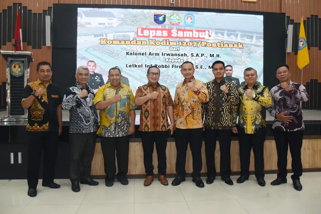 Pemerintah Kabupaten Kubu Raya menggelar pisah sambut Komandan Komando Distrik Militer (Dandim) 1207 Pontianak di Aula Praja Utama Utama Kantor Bupati Kubu Raya, Sabtu (12/4/2025).