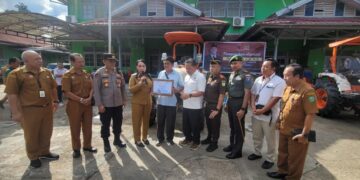 Pemerintah Kabupaten Sanggau menerima kunjungan kerja (Kunker) Anggota Dewan Perwakilan Rakyat Republik Indonesia (DPR RI) Komisi IV, Paolus Hadi dalam rangka penerimaan bantuan pokok pikiran (Pokir) Alat Mesin dan Pertanian (Alsintan)