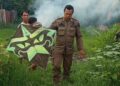 Anggota Satpol PP Kota Pontianak rutin menggelar razia layangan.
