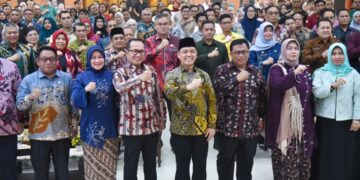 Bupati Sujiwo usai menghadiri Musyawarah Perencanaan Pembangunan, Rencana Kerja Pemerintah Daerah (Musrenbang RKPD) Tahun 2026 dan Musrenbang Rencana Pembangunan Jangka Menengah Daerah (RPJMD) 2026-2029 di Kantor Bupati Kubu Raya pada hari Kamis (24/4/2025).